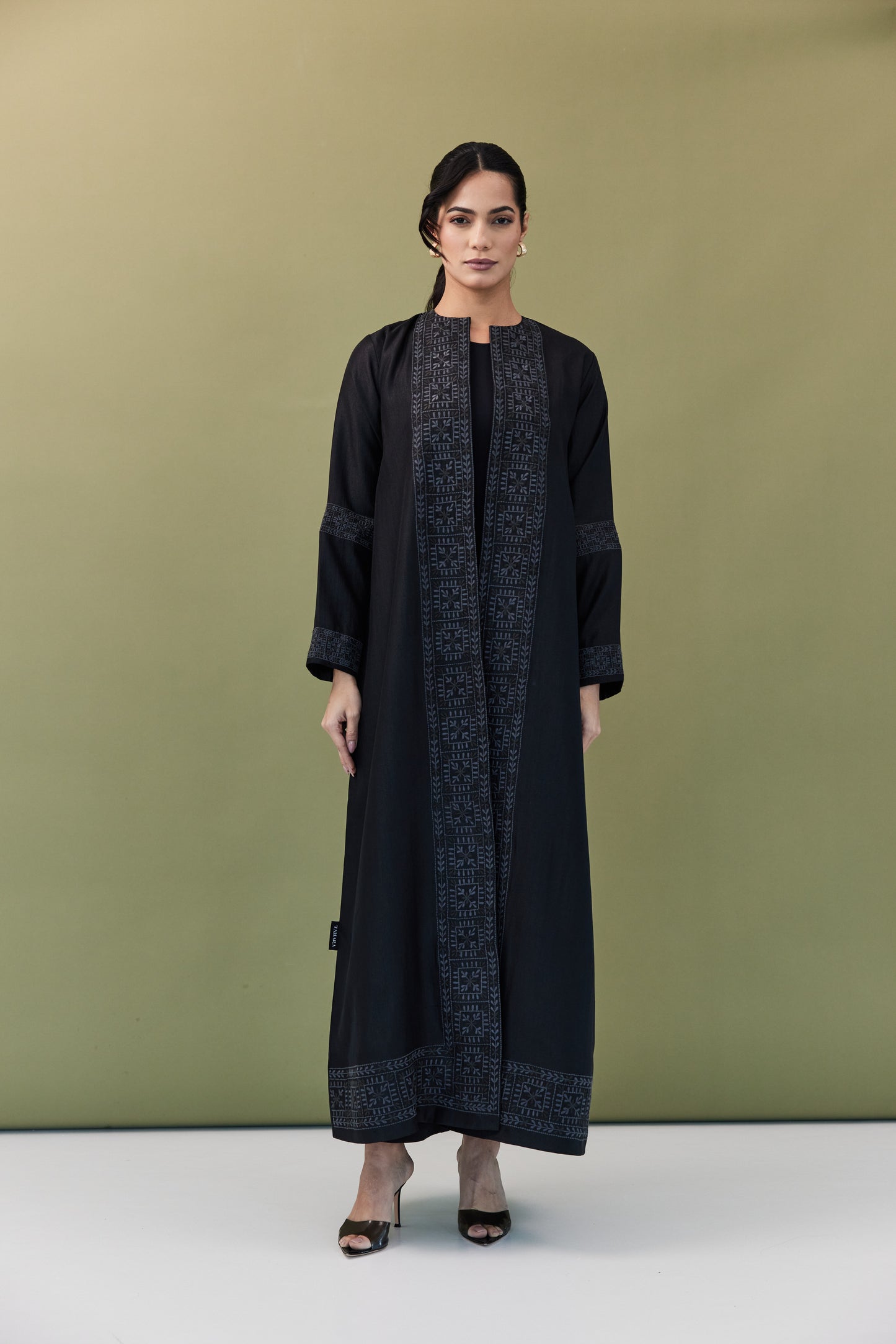 THREADS BLACK