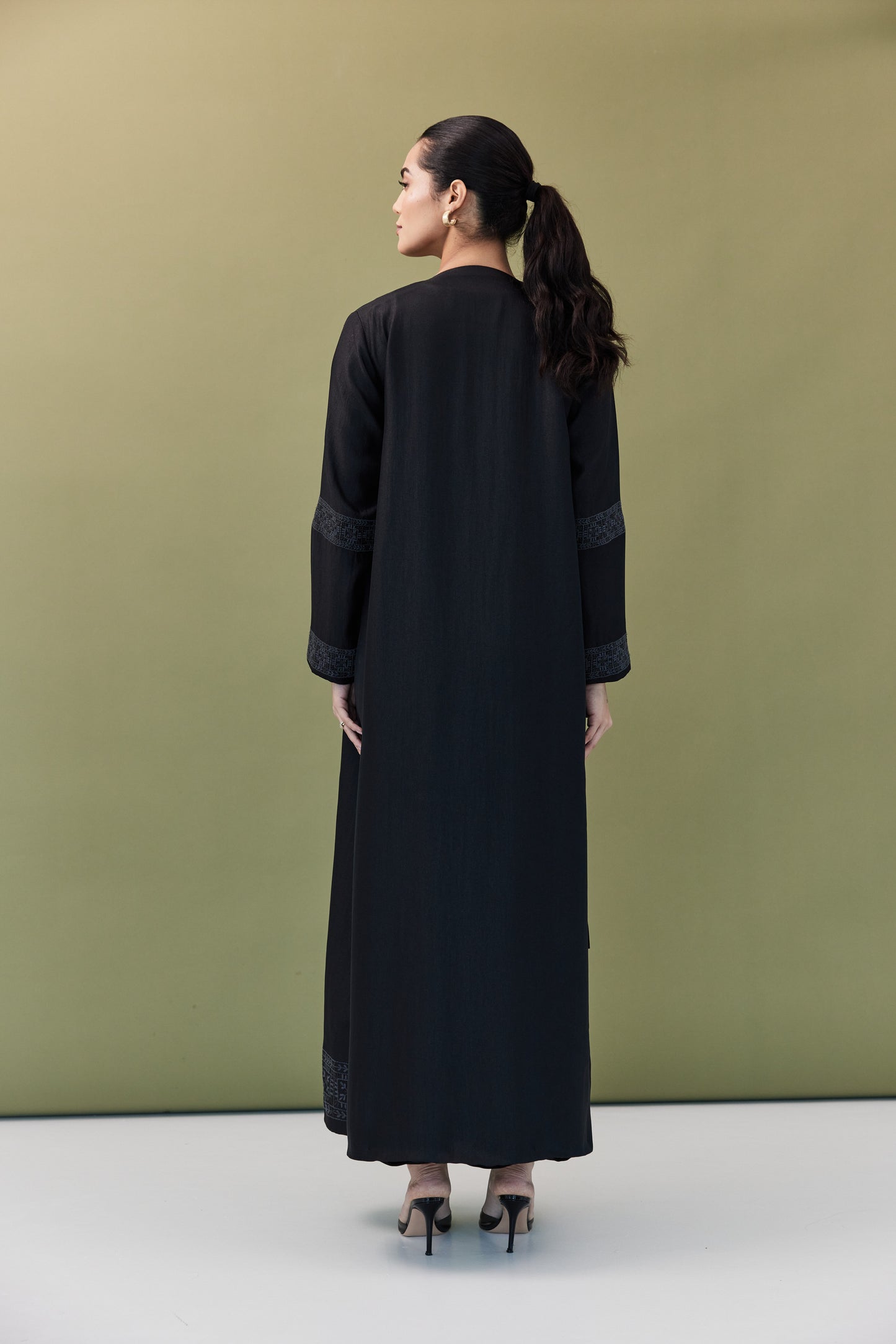 THREADS BLACK