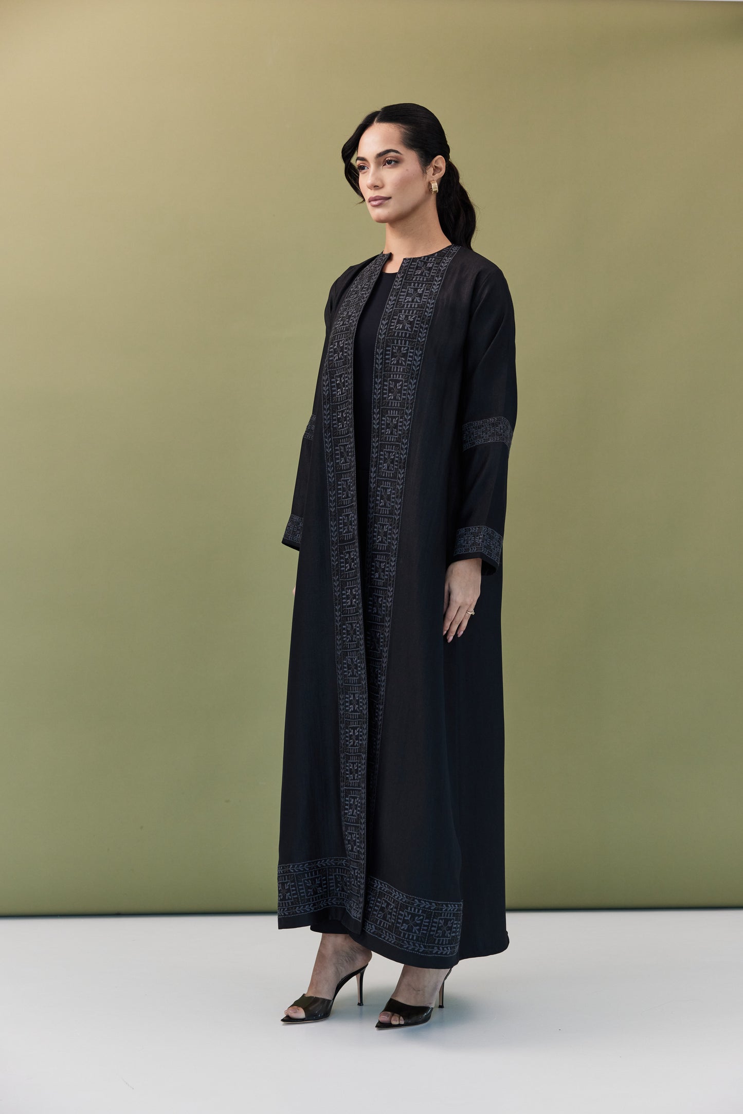 THREADS BLACK